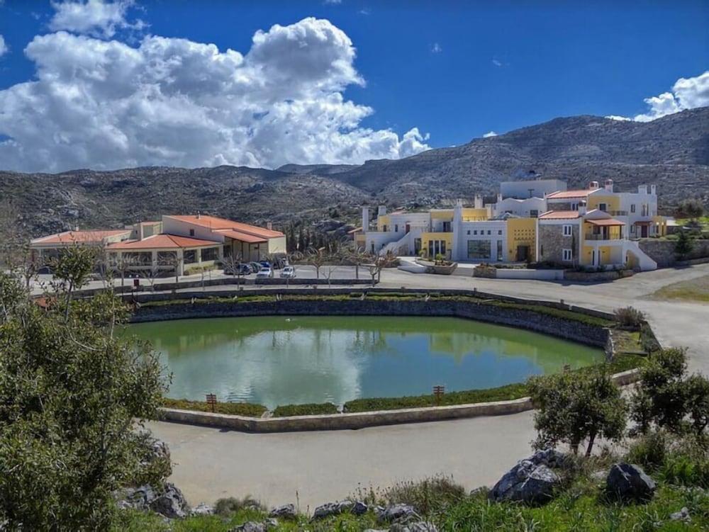 Anogia Delina Mountain Resort מראה חיצוני תמונה